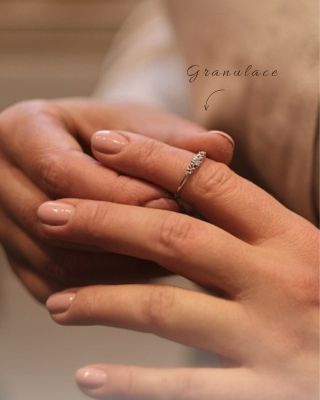 Který šperk se vám líbí nejvíce? Napište nám to do komentářů 🤍 Granulace patří mezi nejstarší zlatnické techniky a je i...